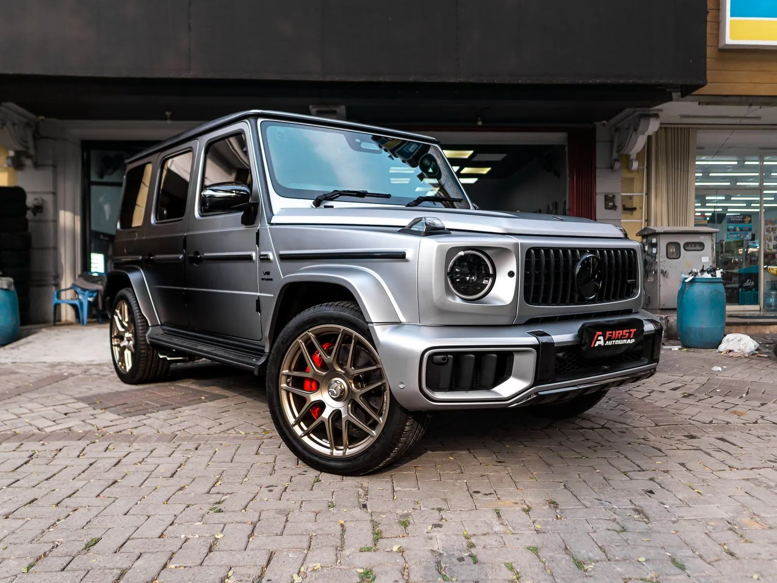 Mercedes-AMG G63, Wrap Gradasi silver ke hitam